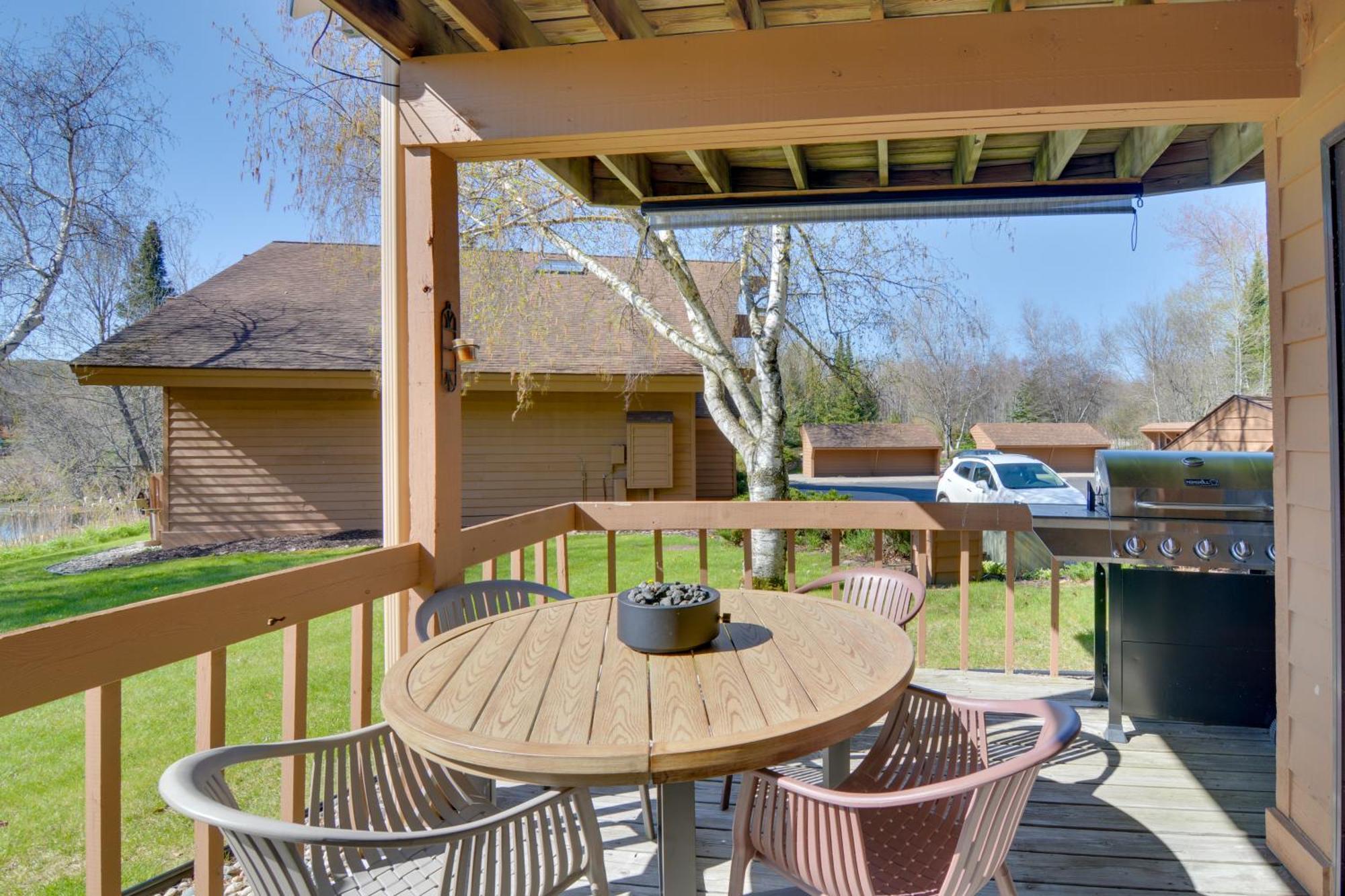 Mancelona Mountain Condo - Walk To Golf And Ski! Exterior photo